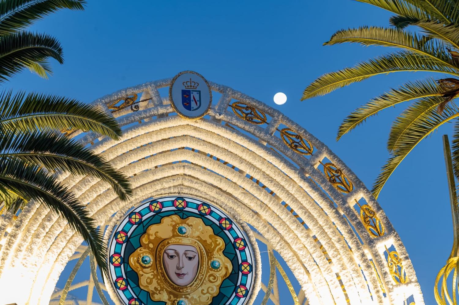 Hasta la luna llena se asoma a Almonte para ver a la Virgen del Rocío
