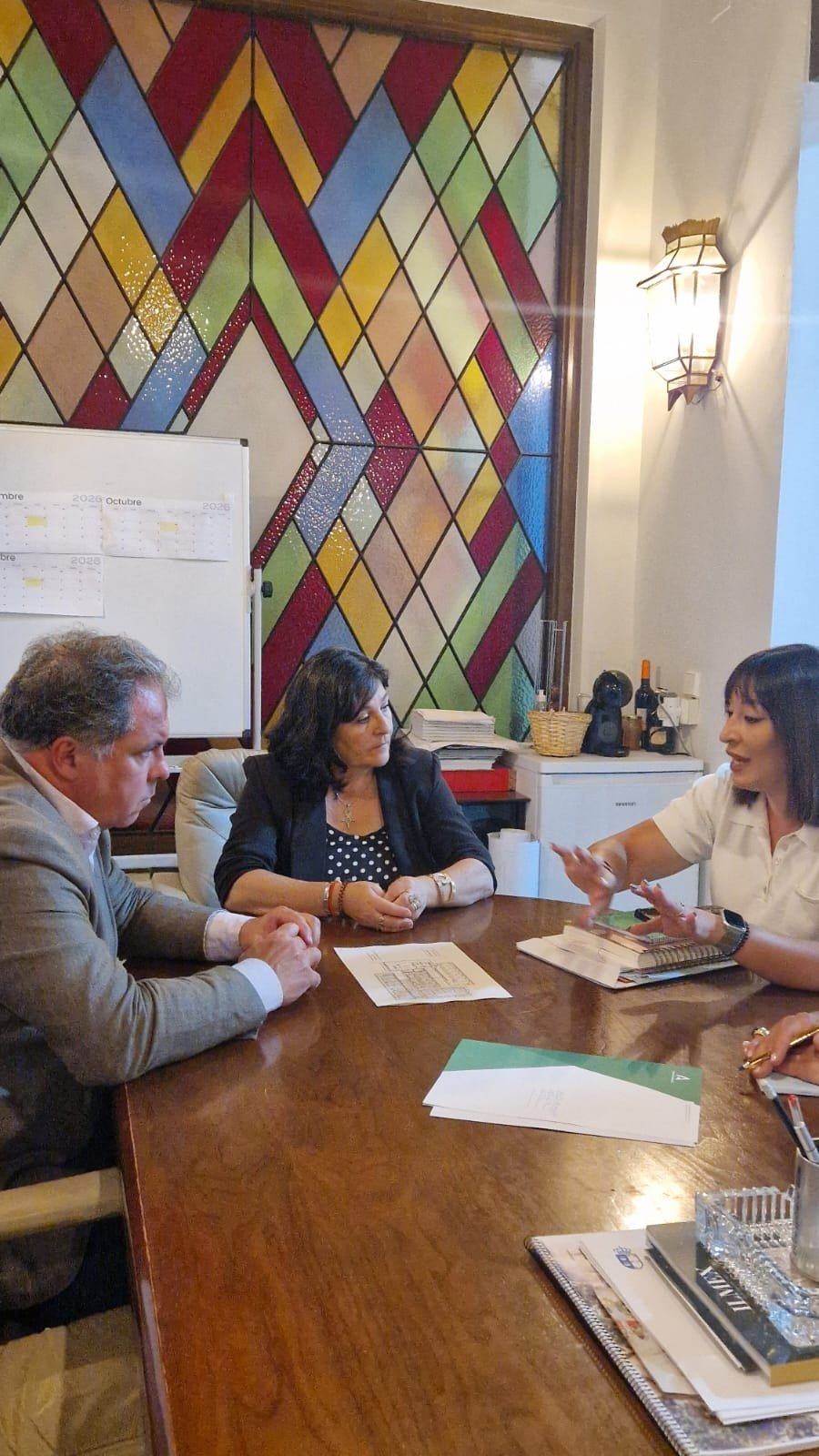 Almonte trabaja con la Junta para avanzar en las mejoras que necesita su atención sanitaria