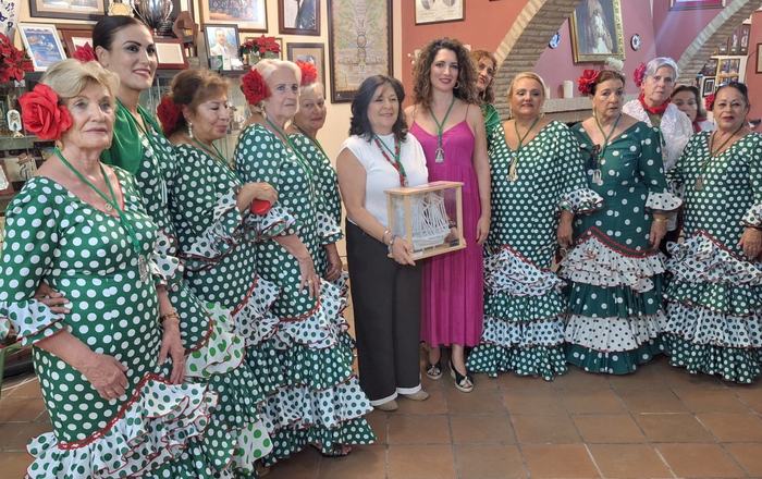 Torrevieja reconoce al Ayuntamiento de Almonte tras dedicar su Semana Cultural al municipio