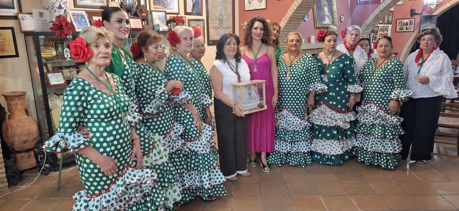 Torrevieja reconoce al Ayuntamiento de Almonte tras dedicar su Semana Cultural al municipio