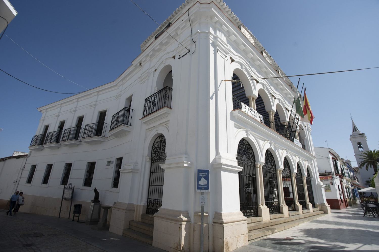 El Ayuntamiento de Almonte reduce un 77% los procedimientos laborales en tres años