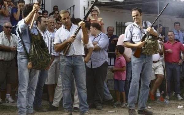 El Ayuntamiento de Almonte pagará el seguro de los tiradores para garantizar las Salvas de Escopeta
