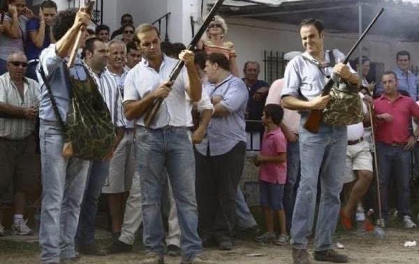 El Ayuntamiento de Almonte pagará el seguro de los tiradores para garantizar las Salvas de Escopeta