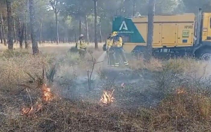 El incendio de Montehigo moviliza a los servicios de emergencia y mantiene abierta la investigación sobre su origen