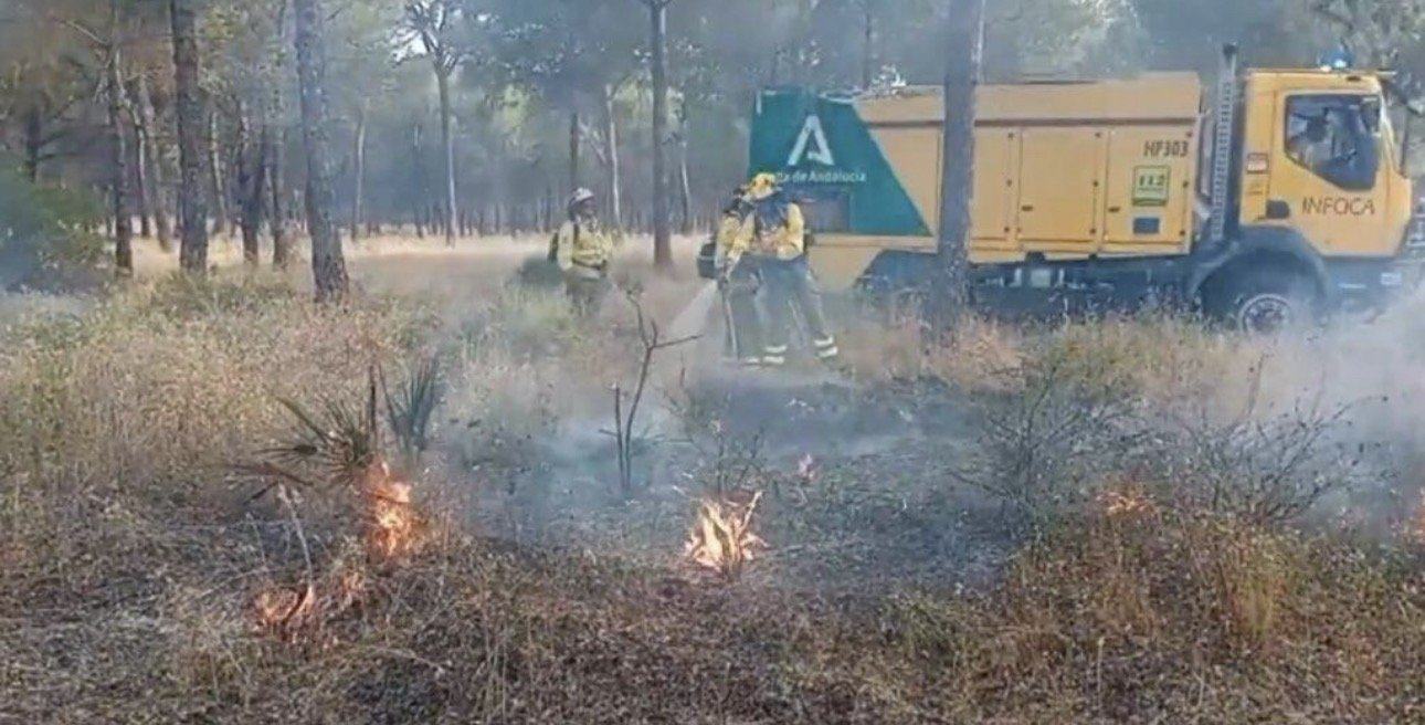 El incendio de Montehigo moviliza a los servicios de emergencia y mantiene abierta la investigación sobre su origen
