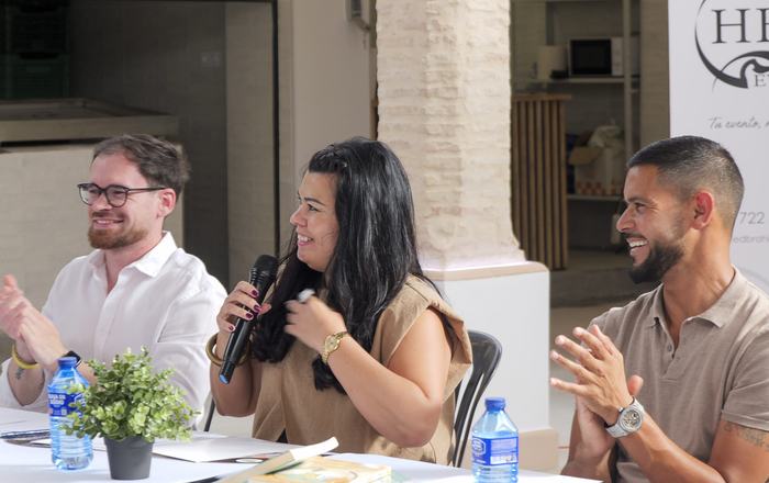 El Mercado Municipal Venida de la Virgen acoge un enriquecedor encuentro de jóvenes emprendedores