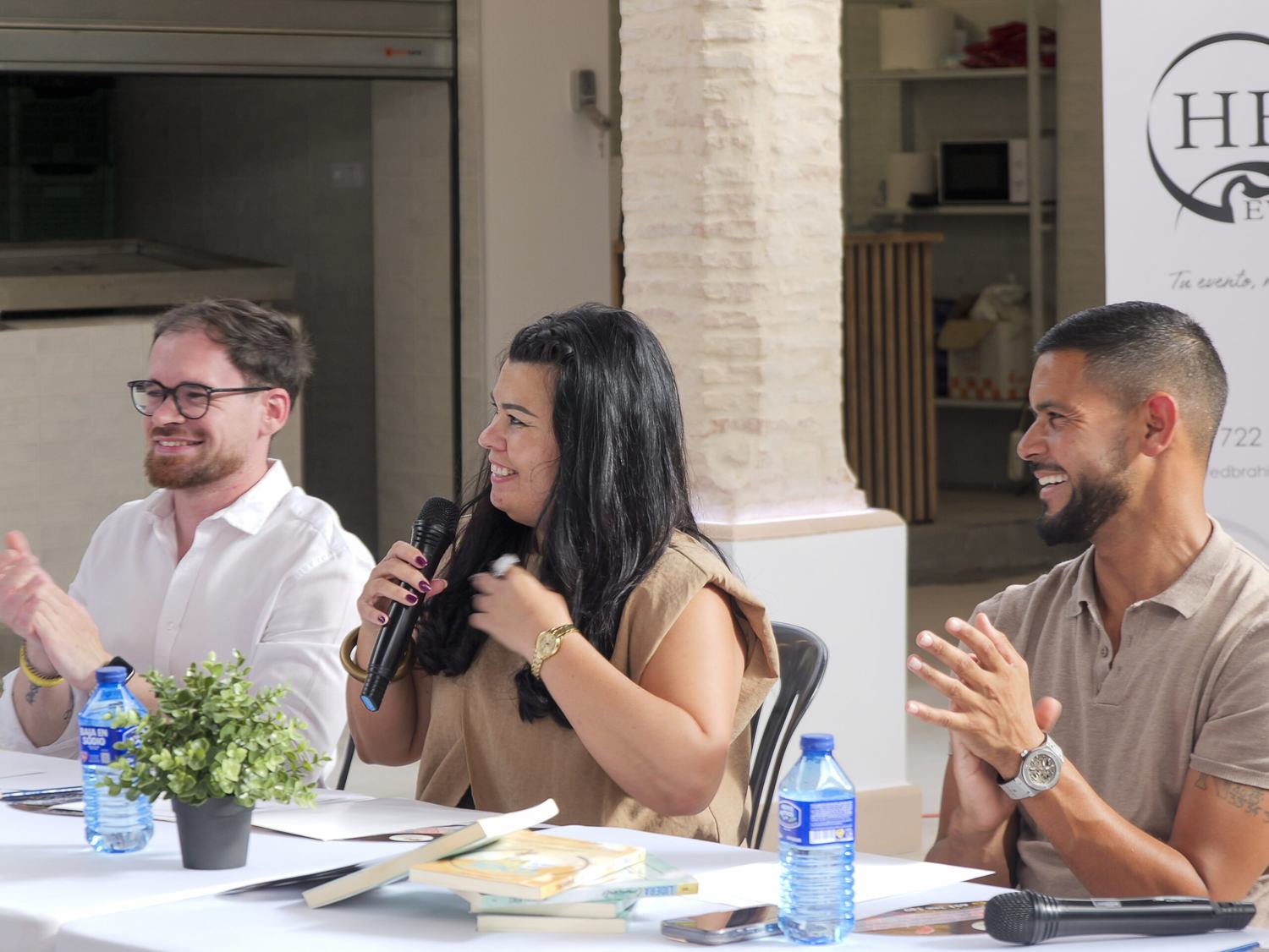 El Mercado Municipal Venida de la Virgen acoge un enriquecedor encuentro de jóvenes emprendedores