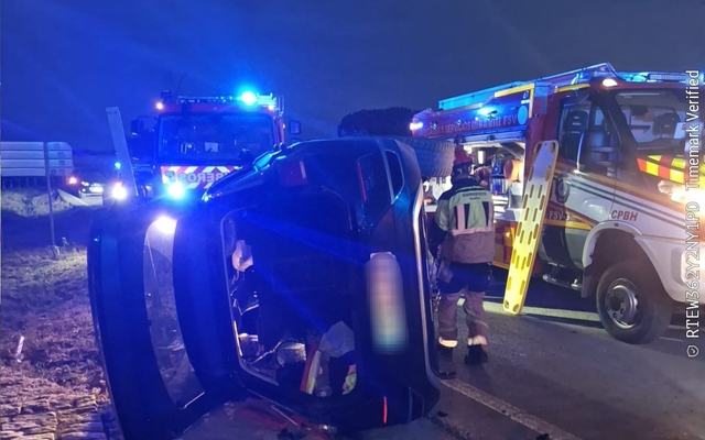 La velocidad, posible causa de un aparatoso vuelco junto a la Residencia Madre de Dios