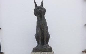 Un año sin el lince: el robo de la emblemática escultura de Matalascañas sigue indignando a los vecinos