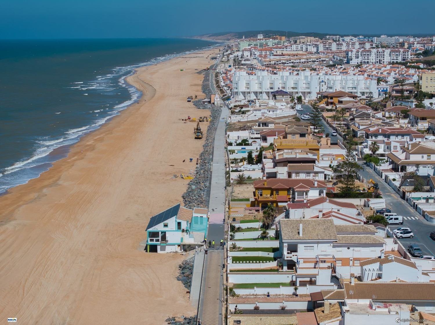 El alcalde de Almonte anuncia la próxima inauguración del Paseo Marítimo de Matalascañas tras una reconstrucción en tiempo récord
